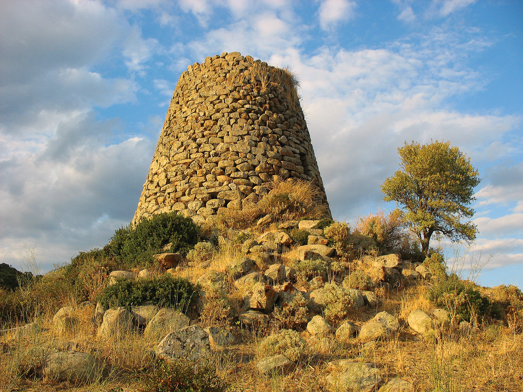  Sardynia: wyspa pradziejowych wież Na zdjęciu wieża sardyńska