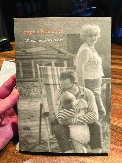  Bogdan Frymorgen: Okruchy większej całości Na zdjęciu okładka książki