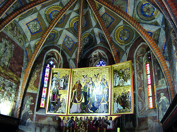  Ołtarz w kościele św. Stanisława Na zdjęciu ołtarz w kościele św. Stanisława